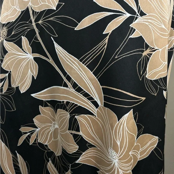 White House Black Market Elegant Black Garment - Picture 5 of 5